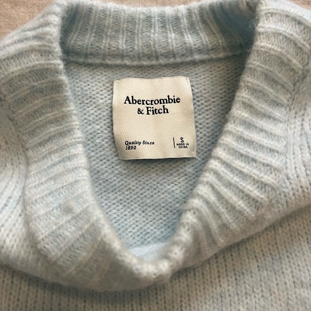 Abercrombie & Fitch Light Blue Sweater